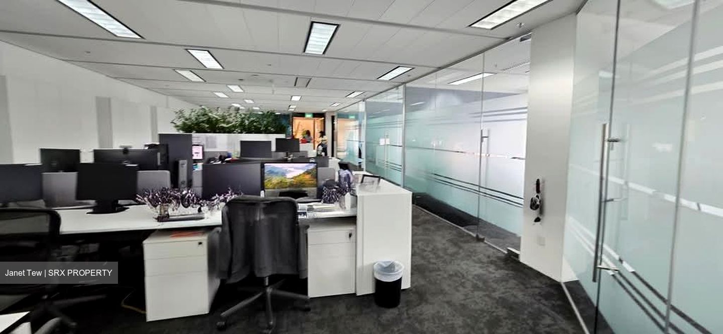 Gateway East (D7), Office #537066591